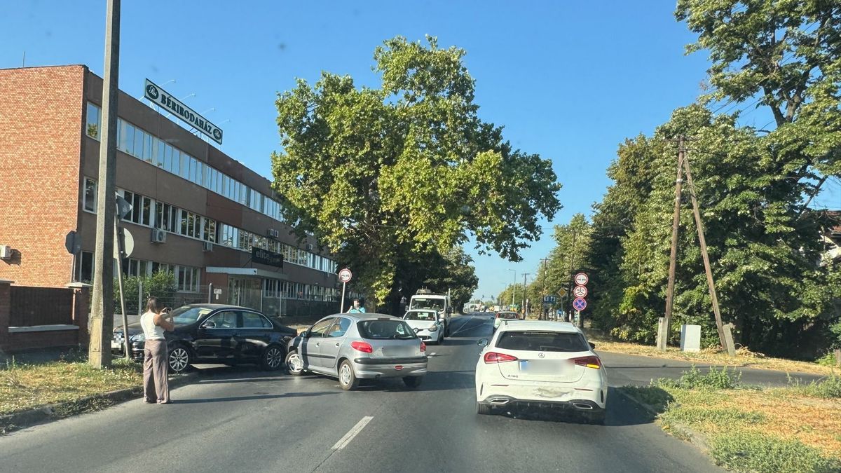 Balesettel indult a reggel a forgalmas debreceni úton – fotóval