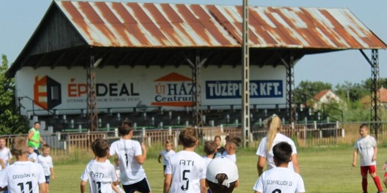 Hihetetlen! Megint rongáltak a derecskei focipályánál, de aztán jött az újabb csavar a történetben...