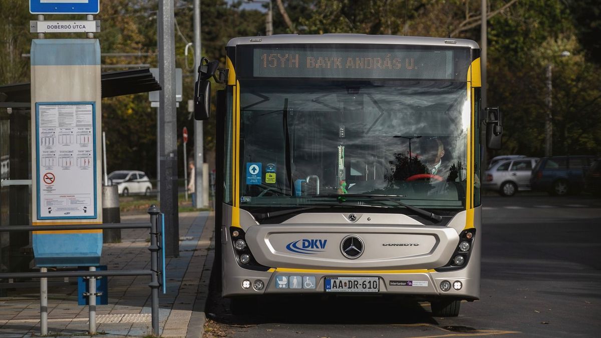 Erre érdemes figyelni Debrecenben: napokra eltűnnek megszokott buszmegállók a város egyik forgalmas részén
