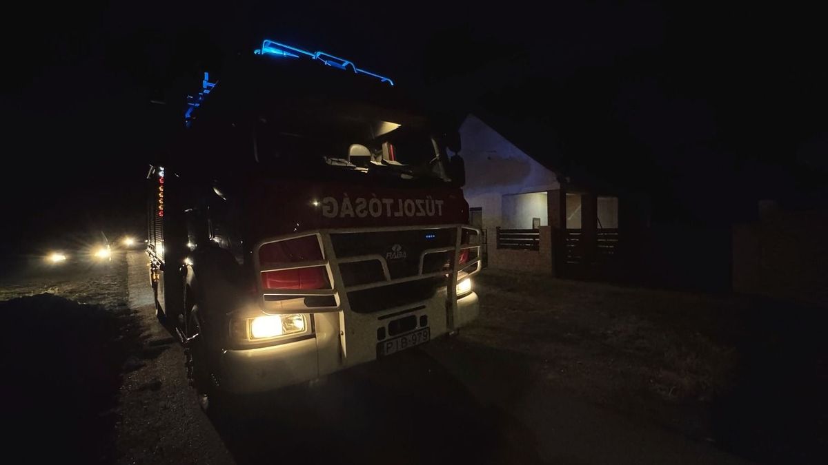 Villogó szirénák a debreceni utcában, kimutatták a halálos gázt