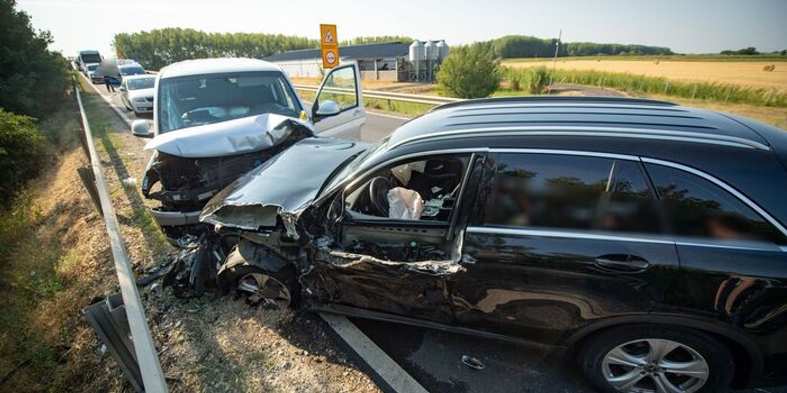 Tömegbaleset a 42-esen, gyerekek is megsérültek – fotókkal