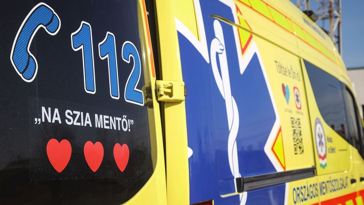 Hét járművel vonult ki a mentőszolgálat a Debreceni Virágkarneválra!