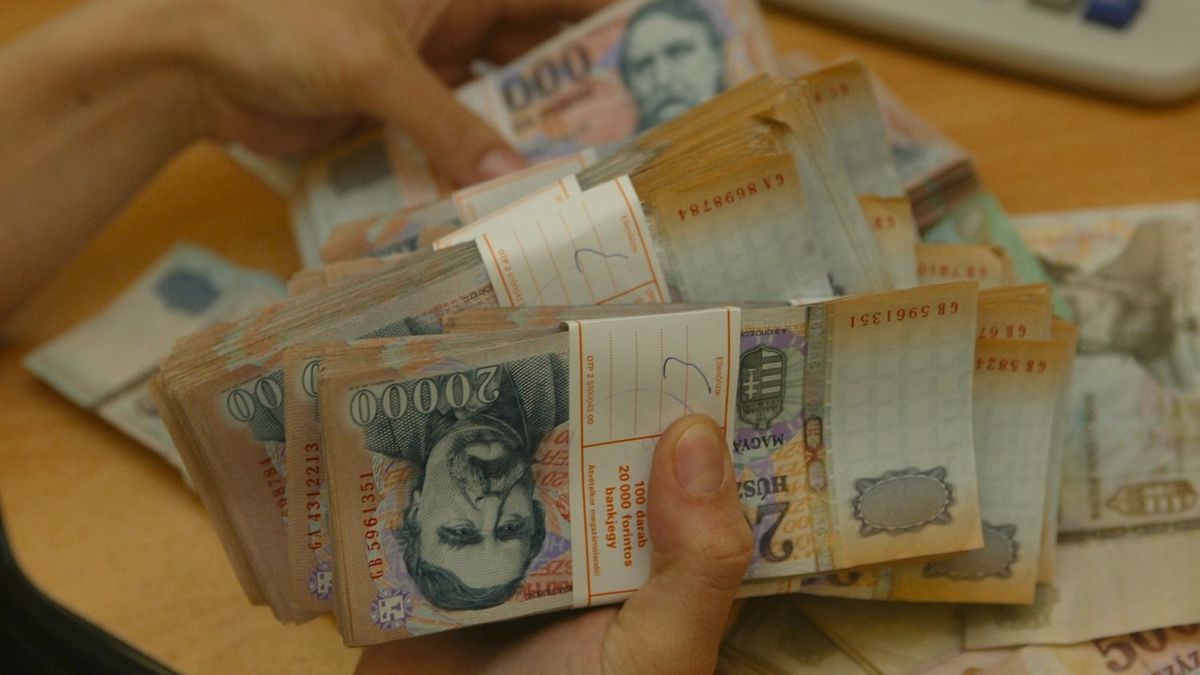 Meghaladja a 700 ezer forintot is a bruttó átlagkereset – A tiéd fölötte van?