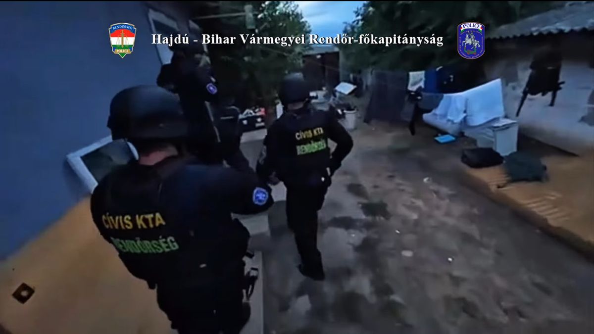 Hajnalban törték rá a rendőrök az ajtót a derecskei férfira, az egész házat átkutatták – videóval
