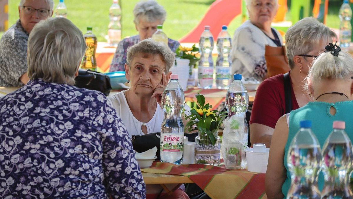 Nyugdíj 2027: ennyivel nőhet a nyugdíj januárban, és kinek nem jár a 120 ezres minimum