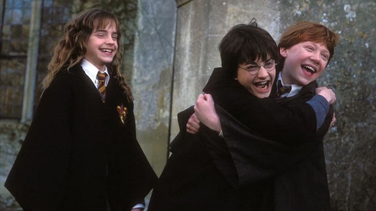 Harry Pottert mindenki ismeri – kivéve a kisfiát, akinek fogalma nincs róla, hogy az apja van a tévében