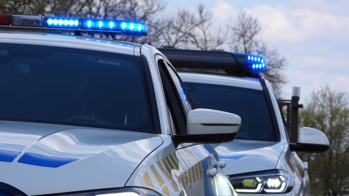 Nem erre a látványra számítottak a debreceni rendőrök! Elég szembetűnő hibát találtak egy autón – fotóval