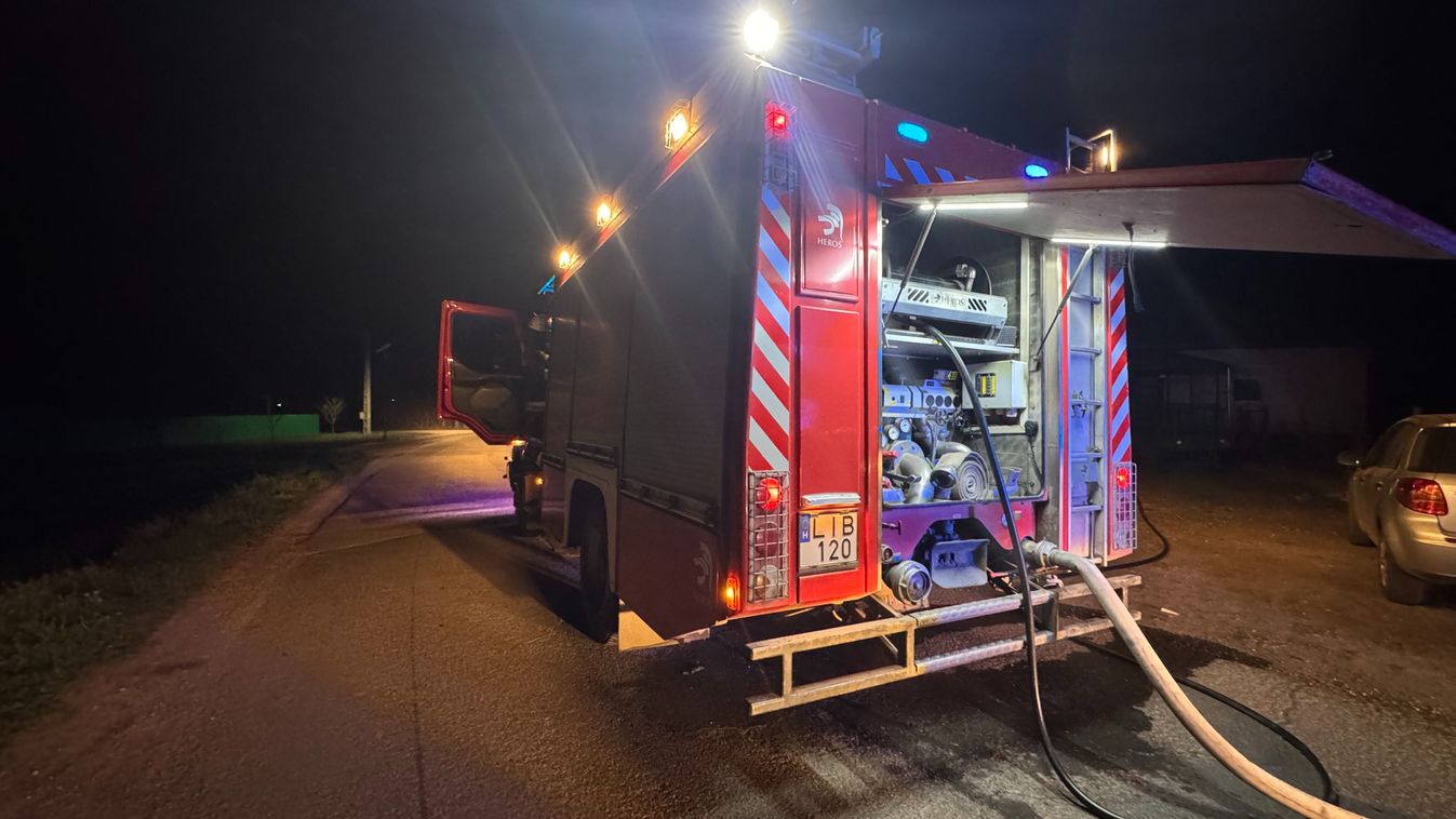 Haon Hatalmas lángokkal égett egy autó a 42-es főúton