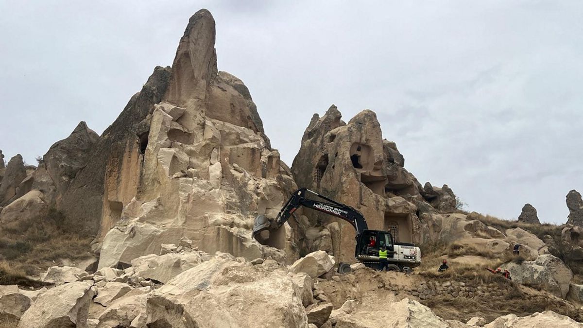 Három halálos áldozatot követelt a sziklaomlás Törökország híres turistaparadicsomában + videó