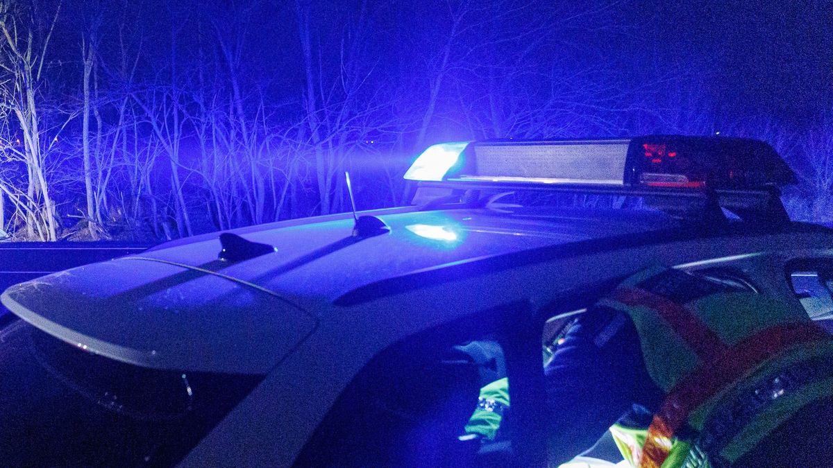 A debreceni éjszakában igazoltattak egy gyalogost, amit a zsebei rejtettek, azon a rendőrök is meglepődtek – fotóval