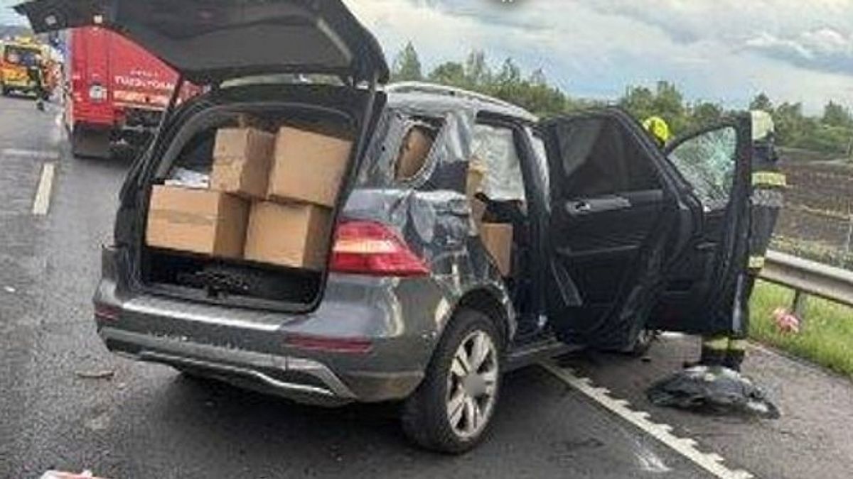 Felborult az autópályán a pénzügyőrök elől menekülve a tiszagyulaházi férfi, 33 milliós szajrét rejtett a terepjárója