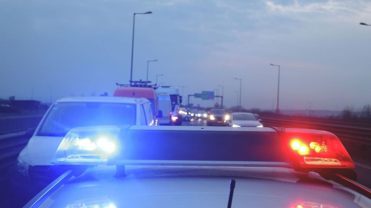 Baleset Hajdúnánásnál: szalagkorlátnak csapódott egy autó az M3-as autópályán!