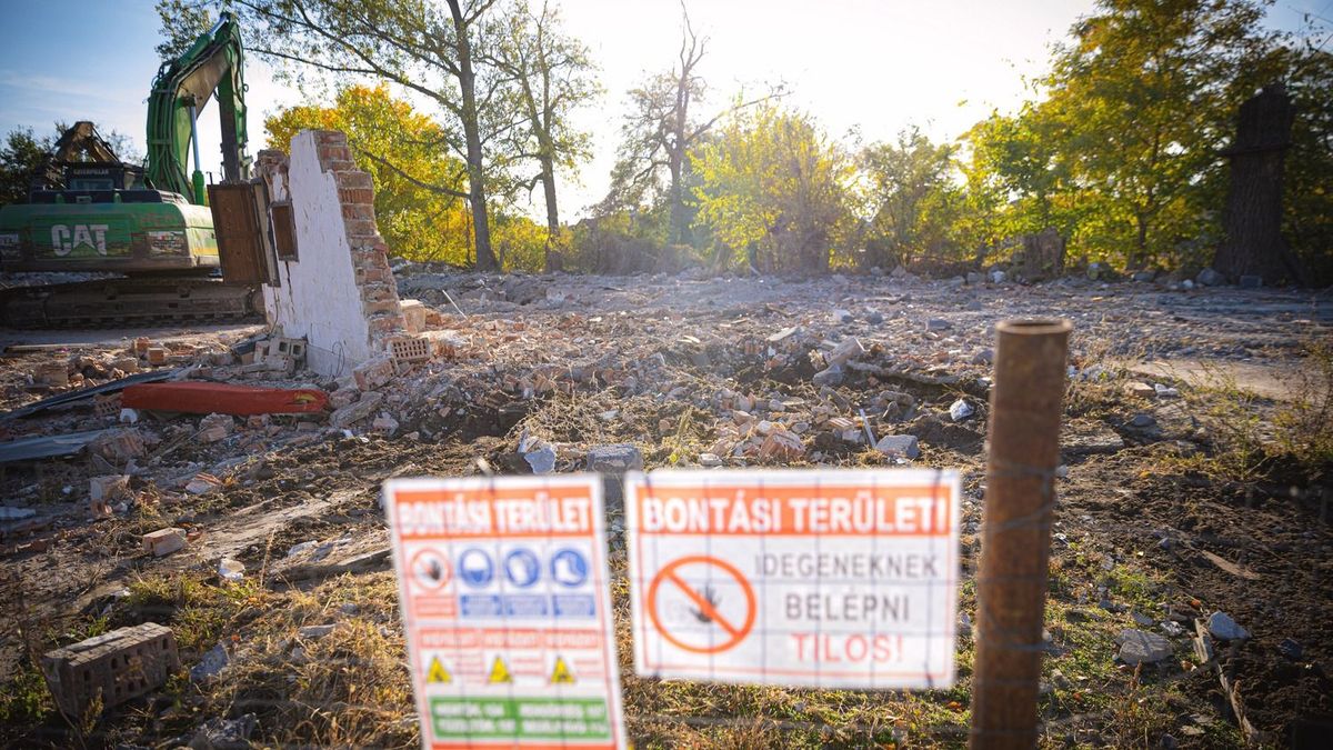 A földdel lett egyenlő! Ennyi maradt a debreceni éjszakai élet legendás helyéből – fotókkal, videóval