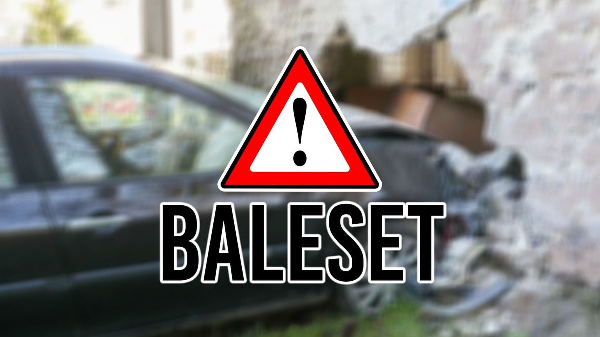 Két autó ütközött Hajdú-Biharban, az egyik egy ház falának csapódott – tűzoltók a helyszínen!