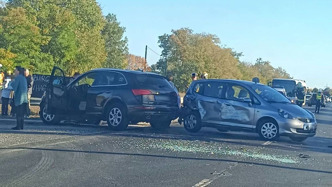 Haon Újabb baleset Hajdú-Biharban! Öt autó ütközött össze a 35-ösön
