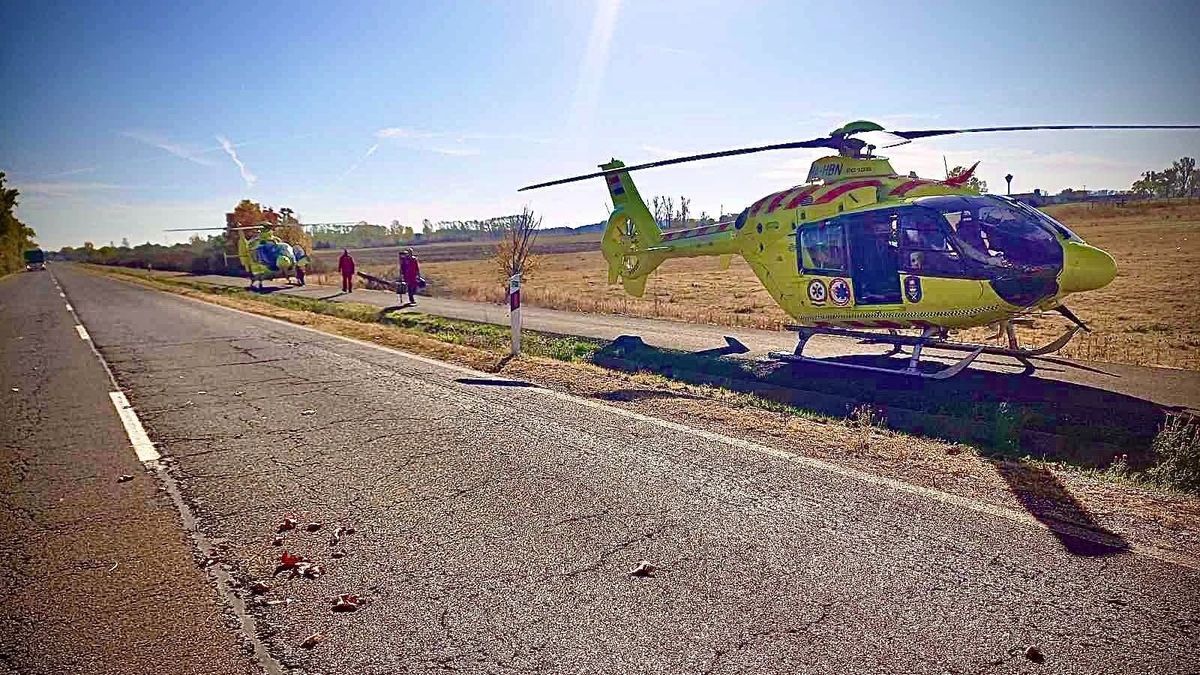 Mentőhelikopter érkezett hajdú-bihari balesethez: két autó és egy kisbusz ütközött össze! Két ember a roncsokba szorult