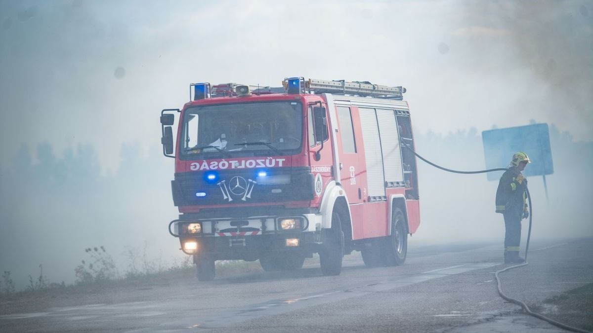 Óriási tűz pusztított Hajdú-Biharban, egy mezőgazdasági gépre is átterjedtek a lángok